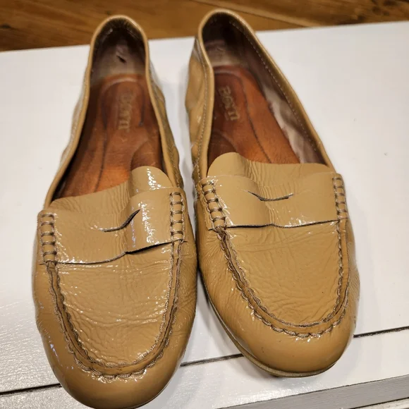 BORN Malena Tan Beige Patent Leather Penny Driving Mocs Shoes Womens 6 - Picture 2 of 4